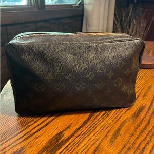 Louis Vuitton Trousse 28